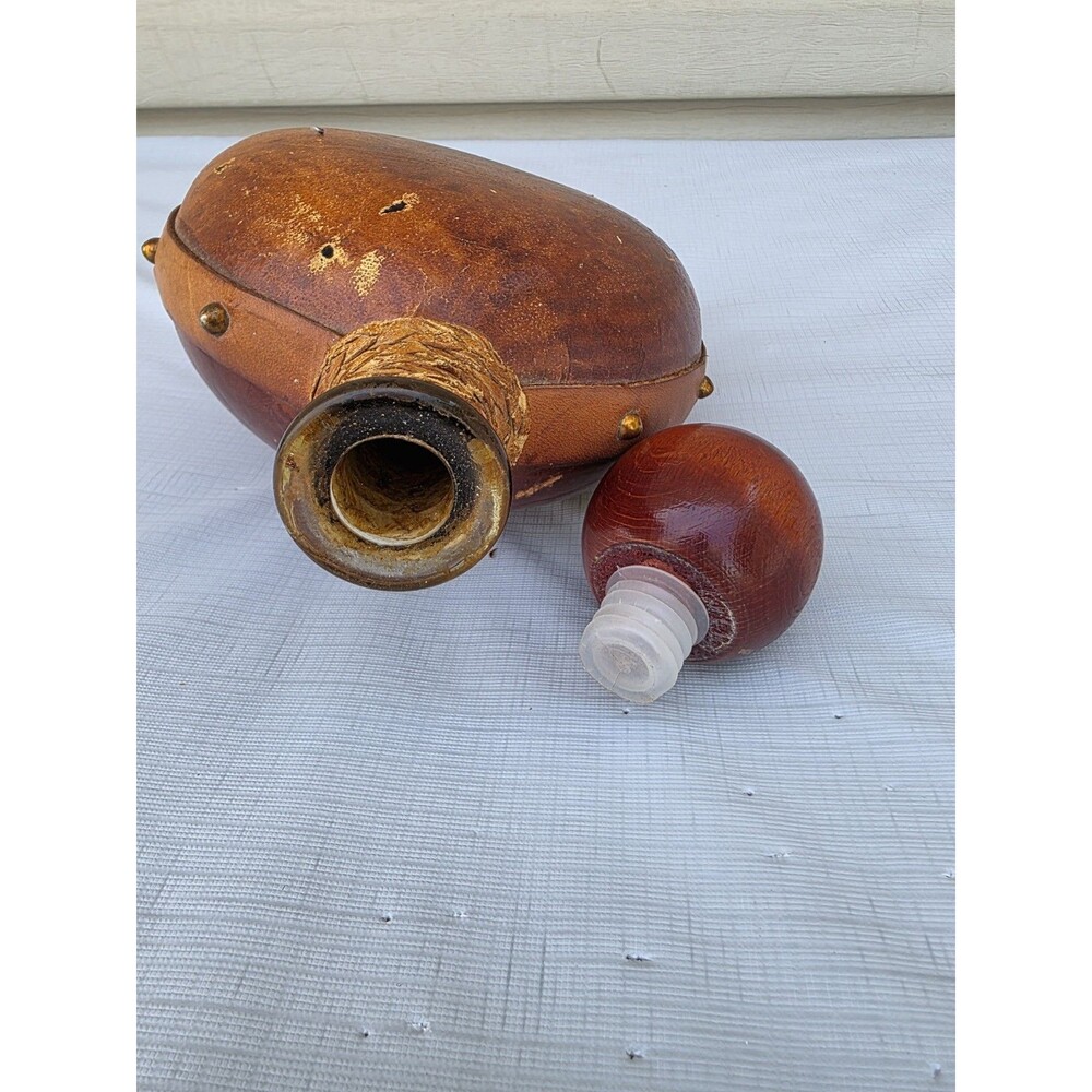 Vintage Mid Century Italian Leather Decanter Lion Head Italy Made Barware Decor - Picture 10 of 11